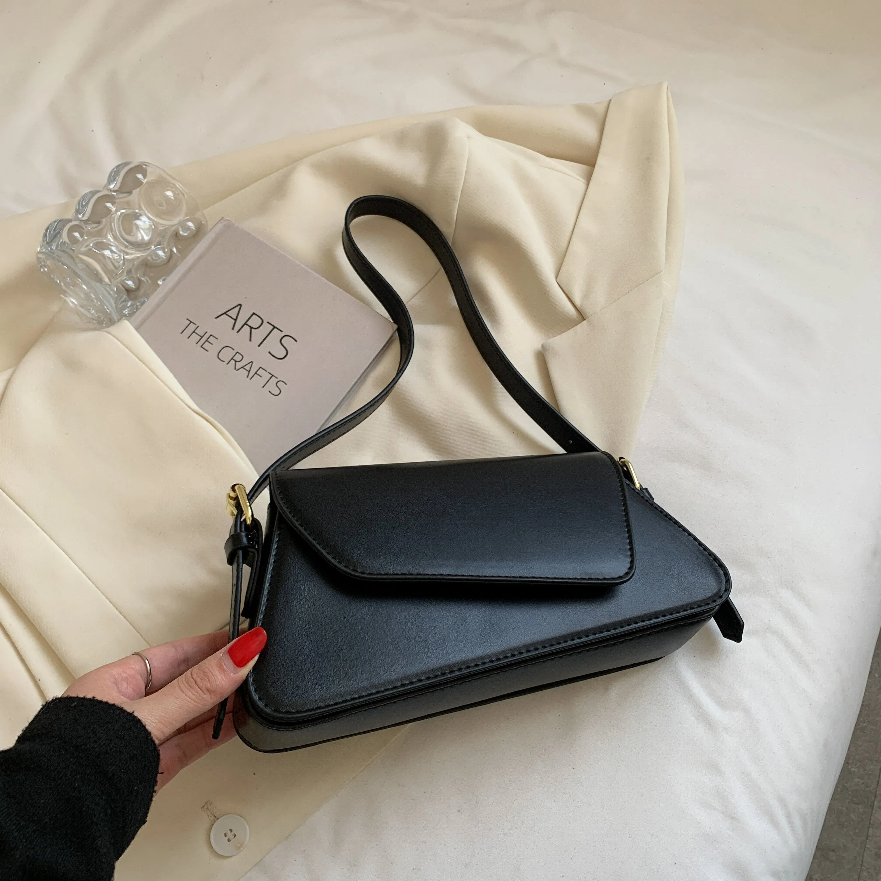 Niche small square PU shoulder bag in khaki, 26x11x5cm, one-shoulder messenger for women