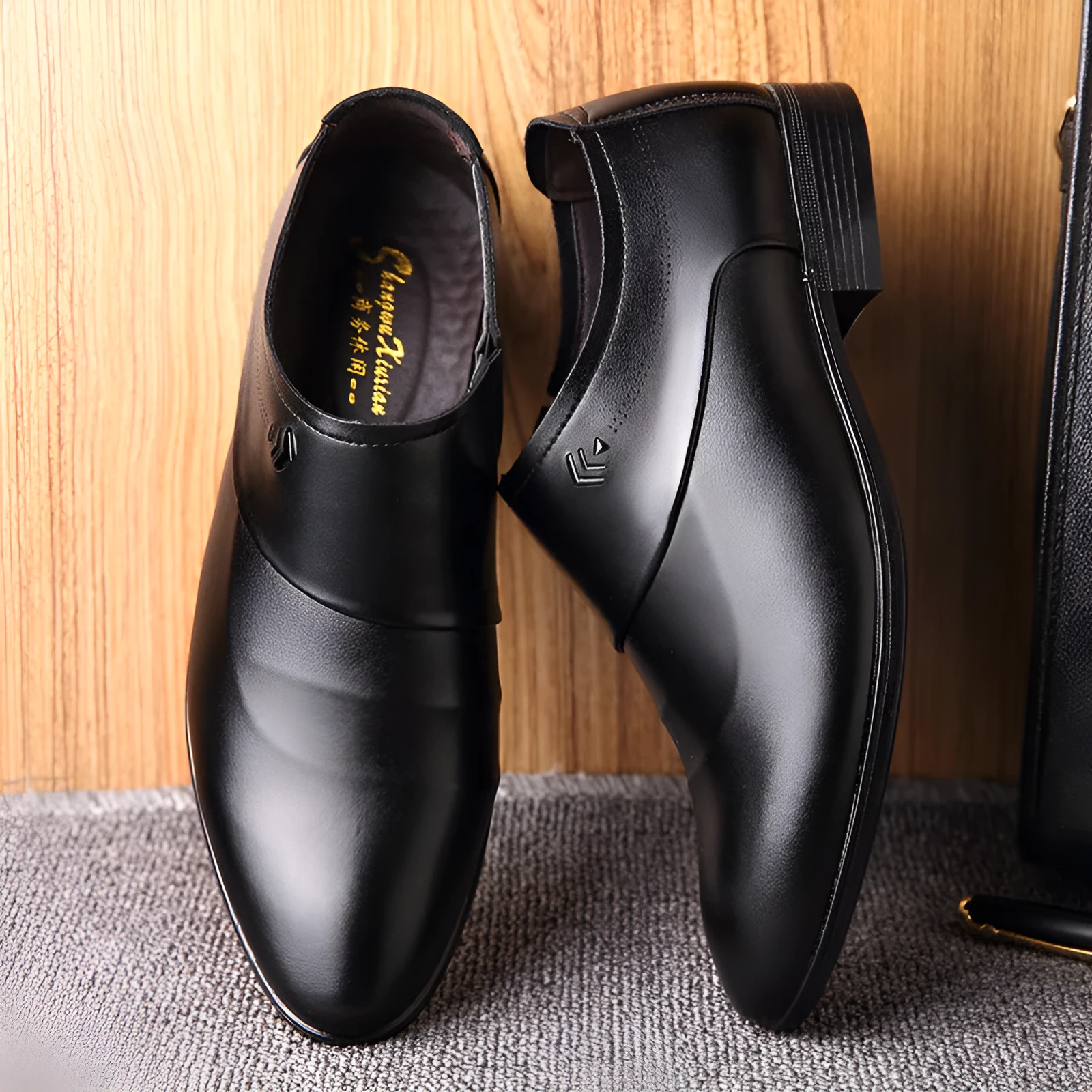 Men's low-top breathable microfiber leather shoes with rubber sole, black colour, car stitching details