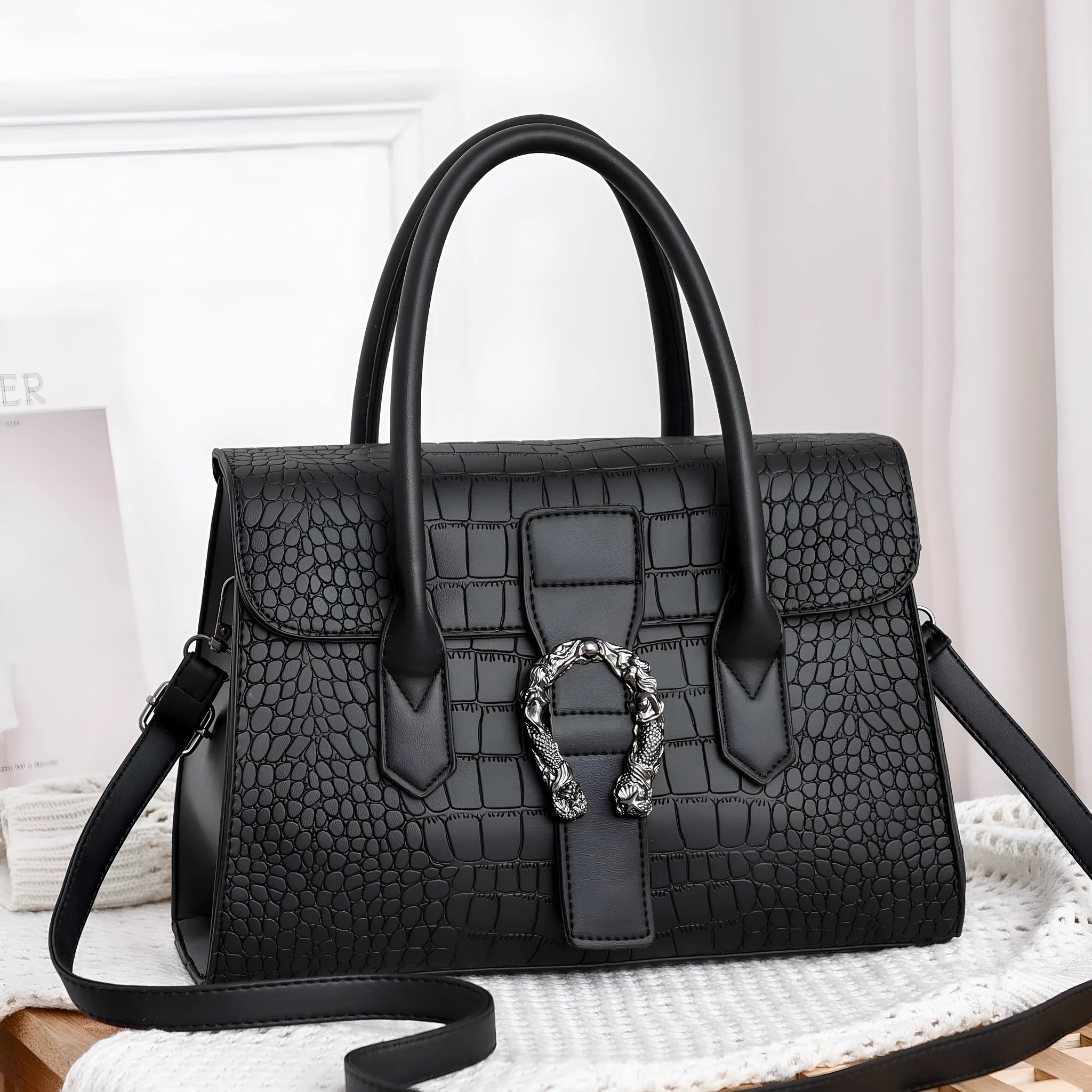 Korean fashion women's large crocodile pattern PU shoulder diagonal tote handbag in black