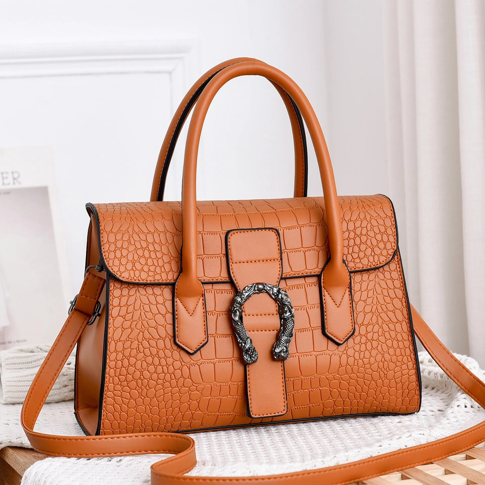 Korean fashion women's large crocodile pattern PU shoulder diagonal tote handbag in black