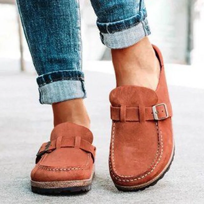 Frosted suede one-pedal flat slippers with belt buckle in green colour, foam sole