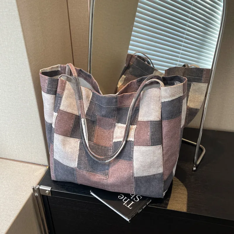 Women's large canvas tote bag in colour-contrast check plaid pattern, horizontal square shape, with slit pocket, in brown