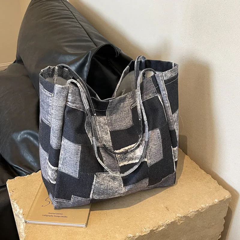 Women's large canvas tote bag in colour-contrast check plaid pattern, horizontal square shape, with slit pocket, in brown