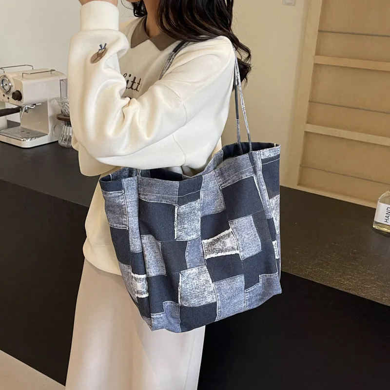Women's large canvas tote bag in colour-contrast check plaid pattern, horizontal square shape, with slit pocket, in brown