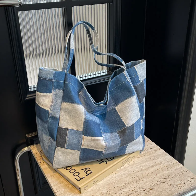 Women's large canvas tote bag in colour-contrast check plaid pattern, horizontal square shape, with slit pocket, in brown