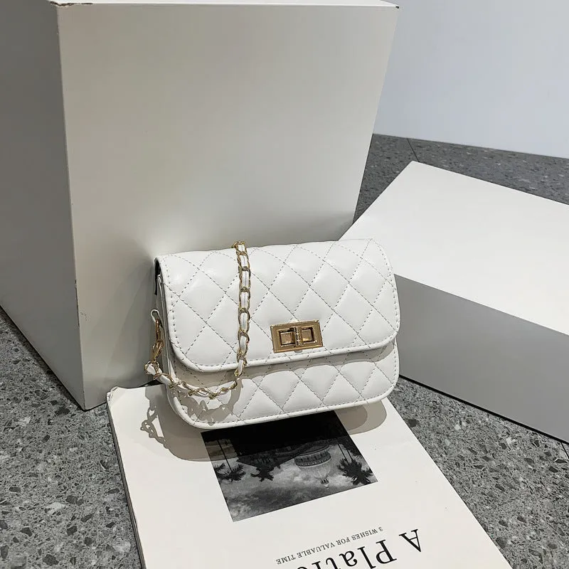 Women's casual diamond chain shoulder messenger bag in beige, PU leather, horizontal square retro style with sewing thread detail