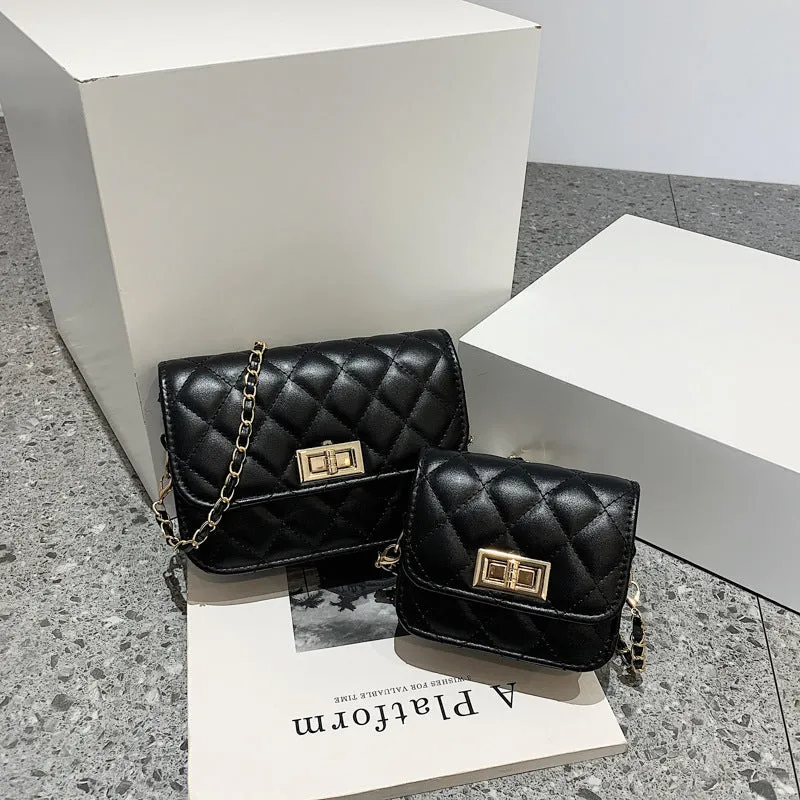 Women's casual diamond chain shoulder messenger bag in beige, PU leather, horizontal square retro style with sewing thread detail