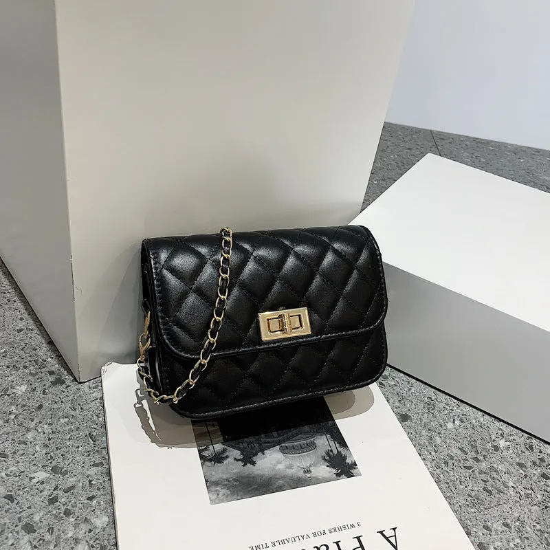 Women's casual diamond chain shoulder messenger bag in beige, PU leather, horizontal square retro style with sewing thread detail
