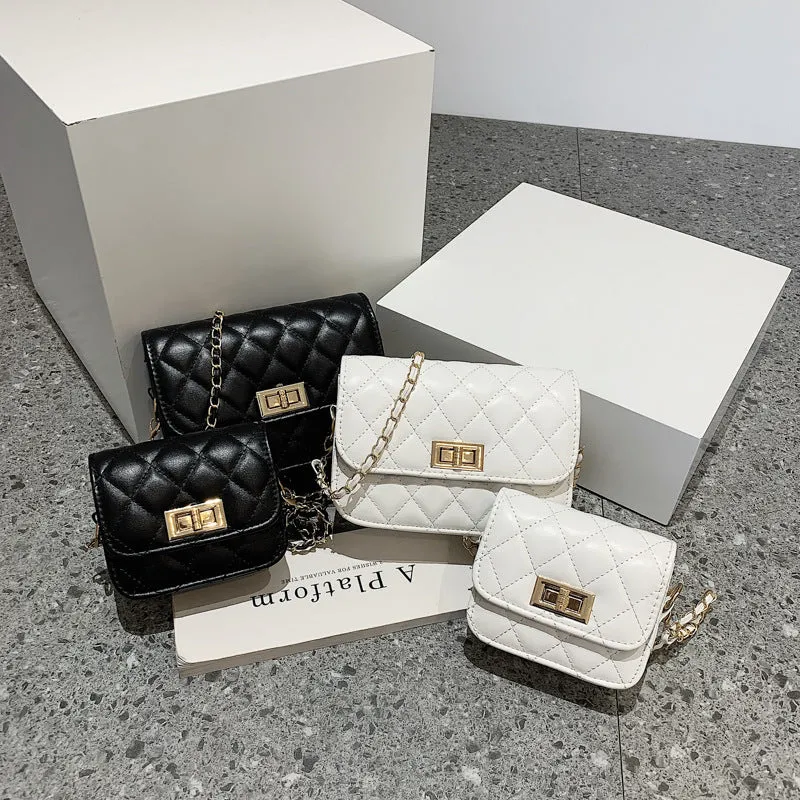 Women's casual diamond chain shoulder messenger bag in beige, PU leather, horizontal square retro style with sewing thread detail