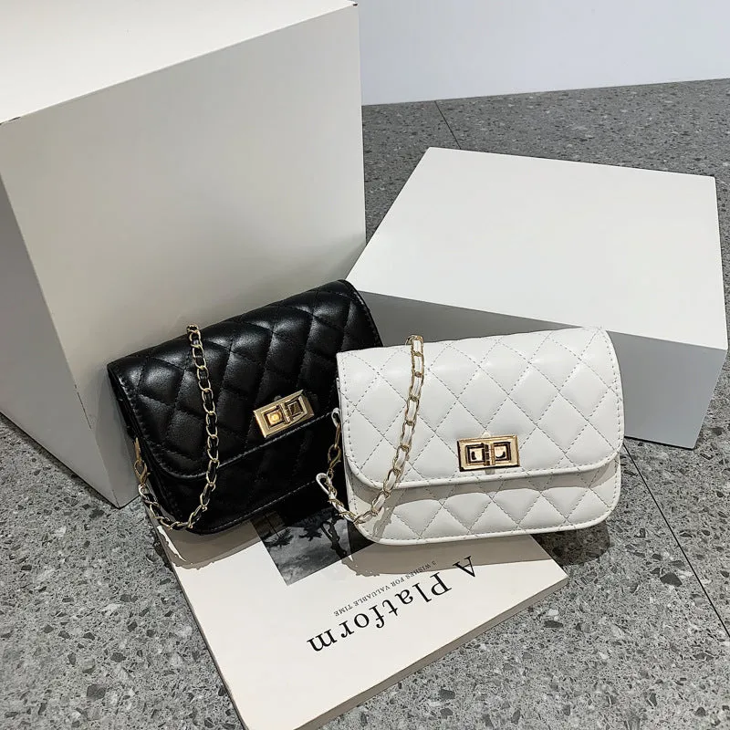 Women's casual diamond chain shoulder messenger bag in beige, PU leather, horizontal square retro style with sewing thread detail