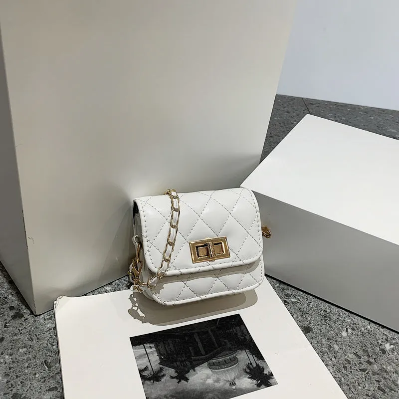 Women's casual diamond chain shoulder messenger bag in beige, PU leather, horizontal square retro style with sewing thread detail