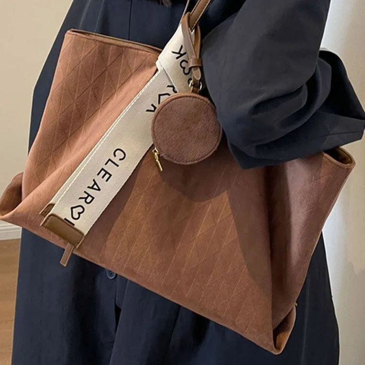 Casual large capacity shoulder bag in horizontal square shape with zippered interior compartment