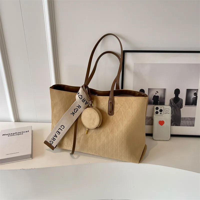 Casual large capacity shoulder bag in horizontal square shape with zippered interior compartment