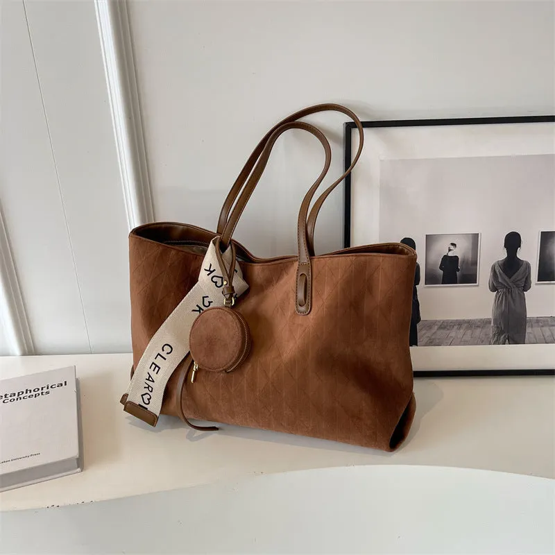 Casual large capacity shoulder bag in horizontal square shape with zippered interior compartment