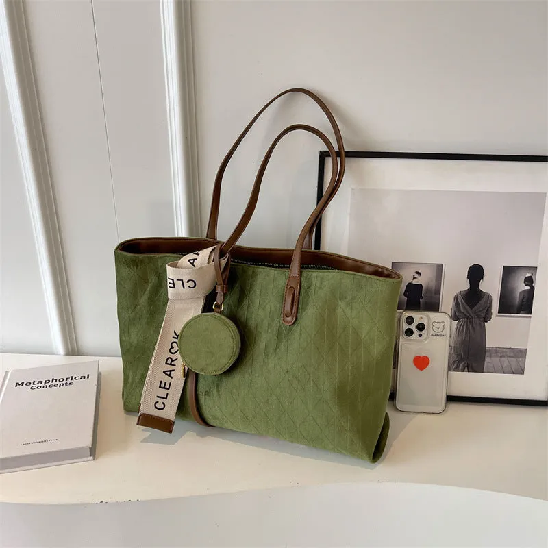 Casual large capacity shoulder bag in horizontal square shape with zippered interior compartment