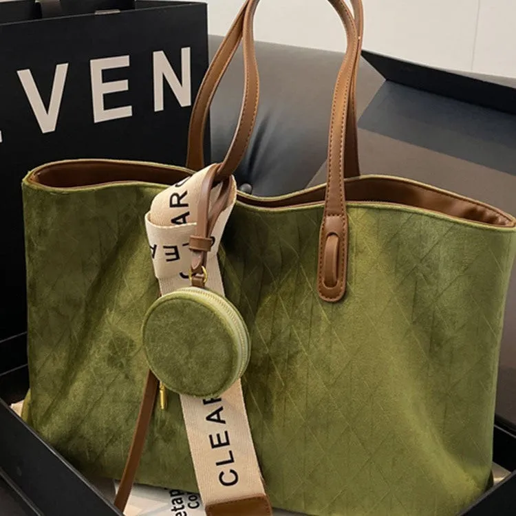 Casual large capacity shoulder bag in horizontal square shape with zippered interior compartment