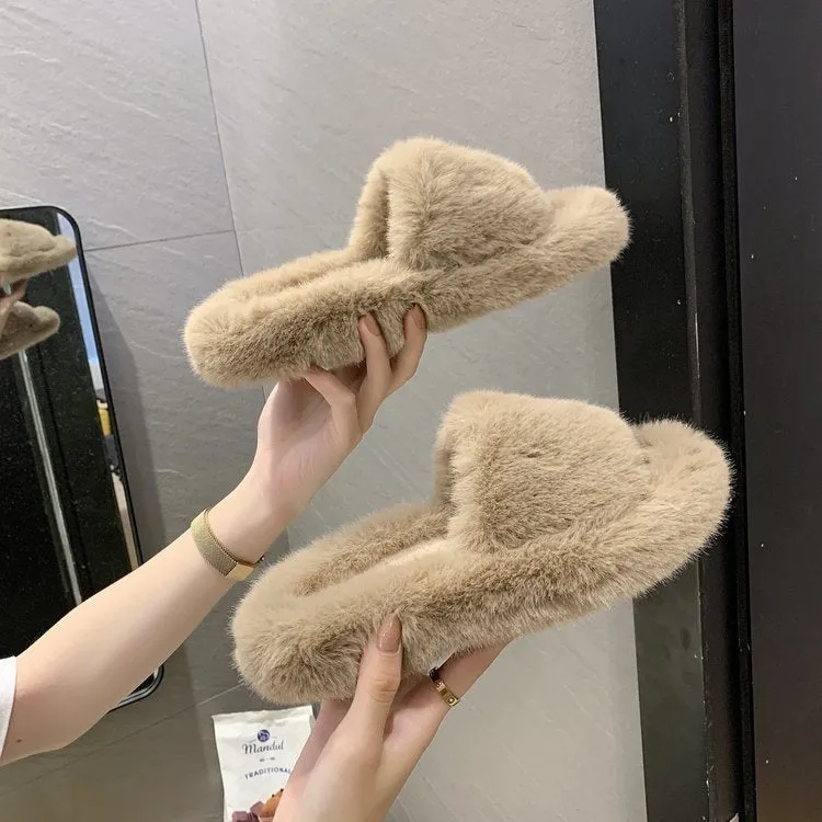 Suede furry slippers with artificial wool insole, round toe, flat heel, available in beige