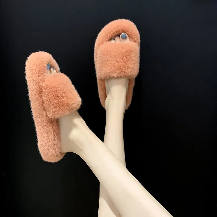 Suede furry slippers with artificial wool insole, round toe, flat heel, available in beige