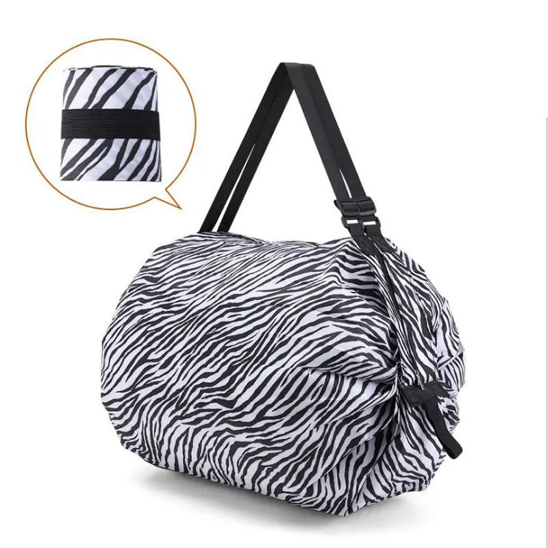 Foldable large-capacity shopping bag in 210d Oxford cloth with pink camouflage colour, hanging on a wall hook