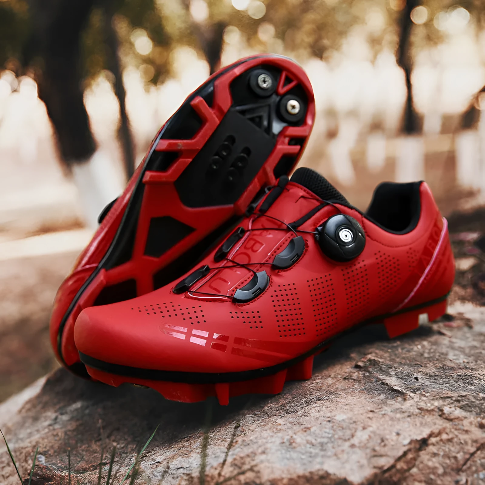 Breathable cycling shoes for men and women, PU upper, nylon outsole, elastic band closure, black colour
