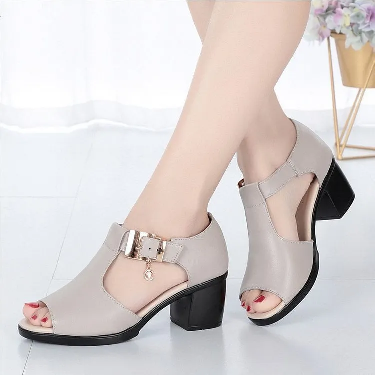 Women's casual thick heel buckle sandals in black with artificial PU upper