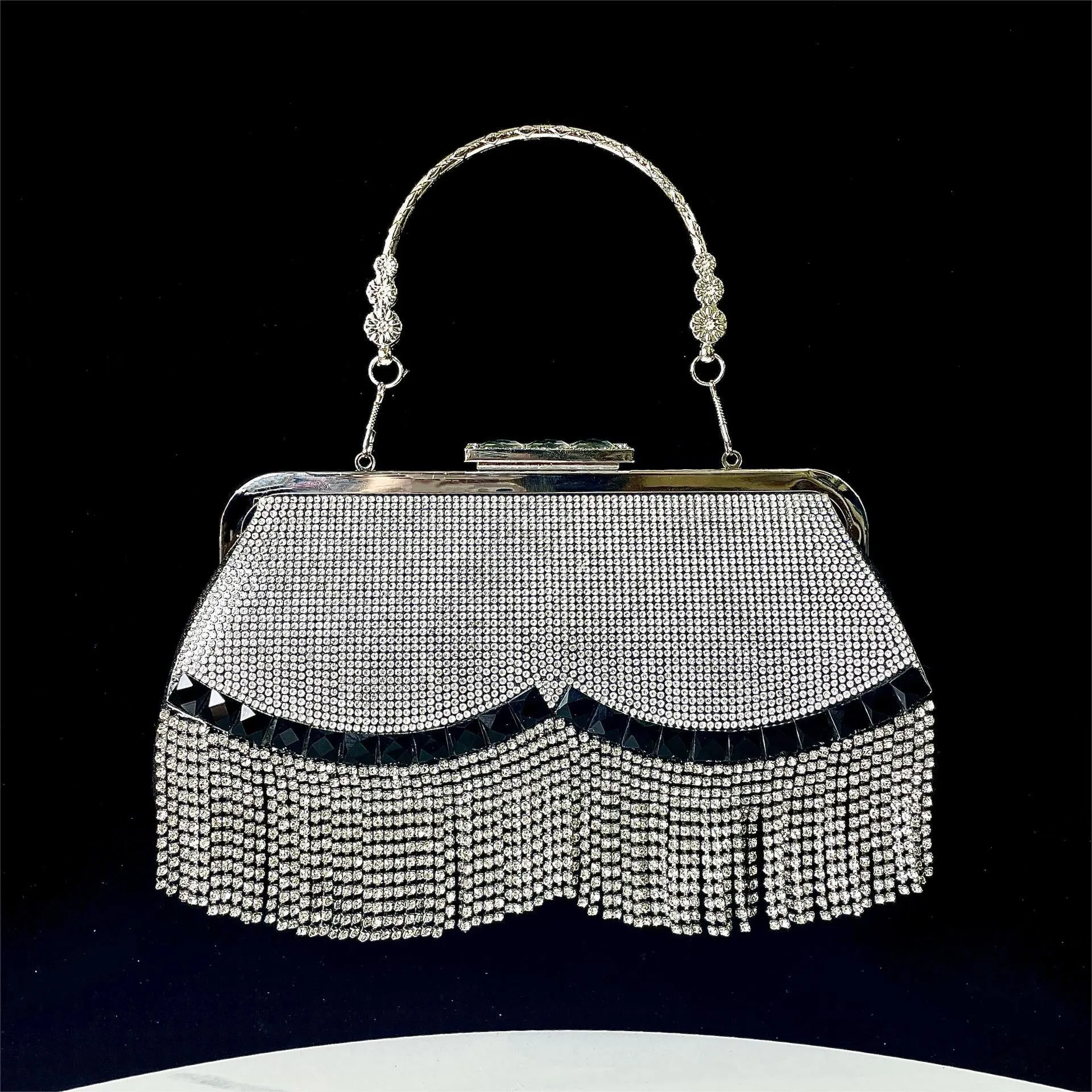Tassel crossbody banquet bag in polyester shell shape with diamond chain and open pocket, available in black, gold, or silver