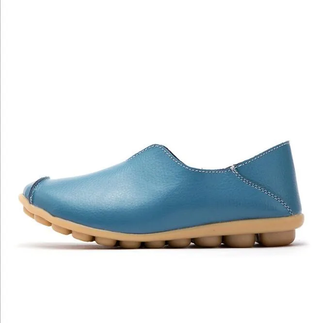 Genuine leather ladies flat shoes in black, sizes 35 to 44