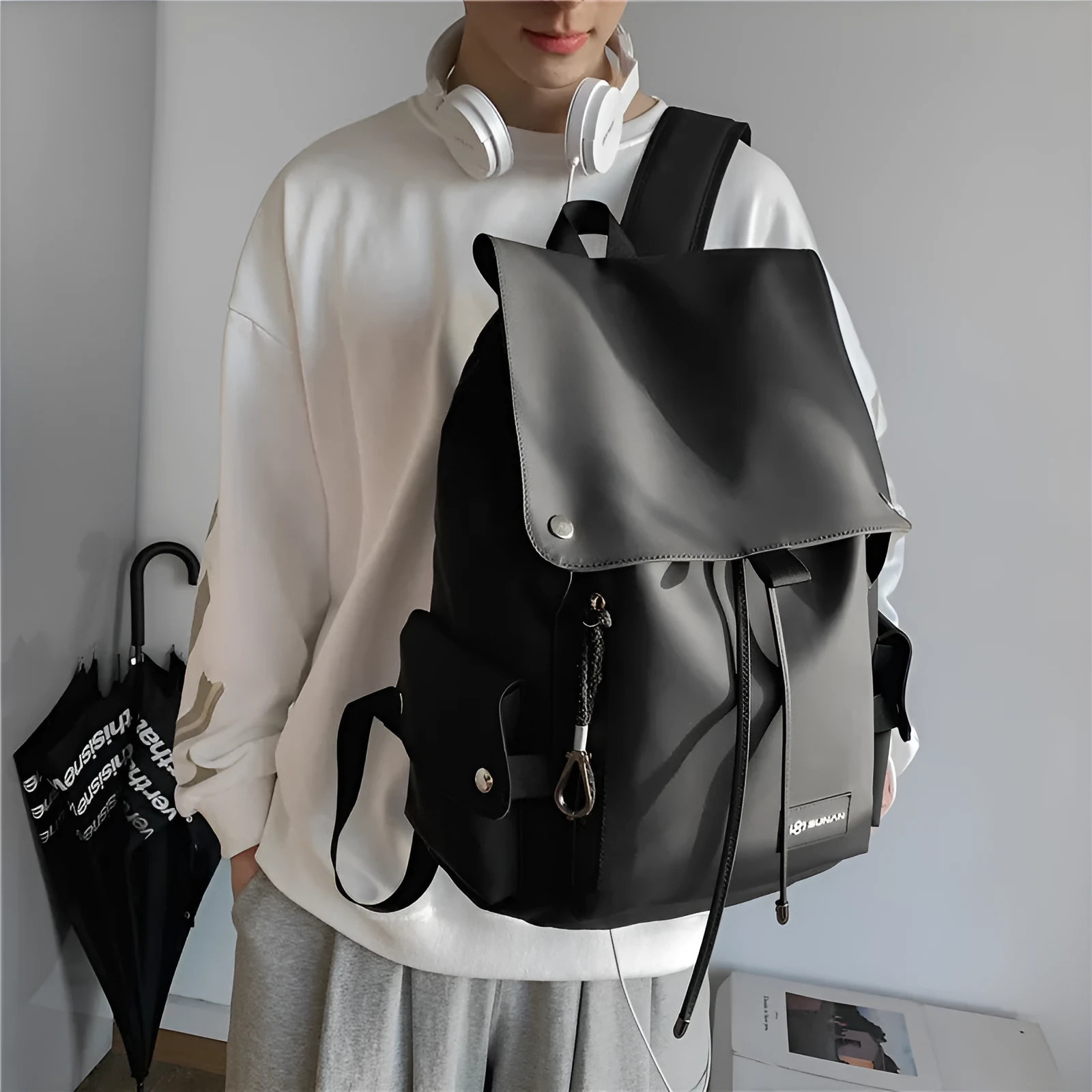 Large-capacity Ins backpack locomotive school bag in Oxford cloth with colour-contrast design for students