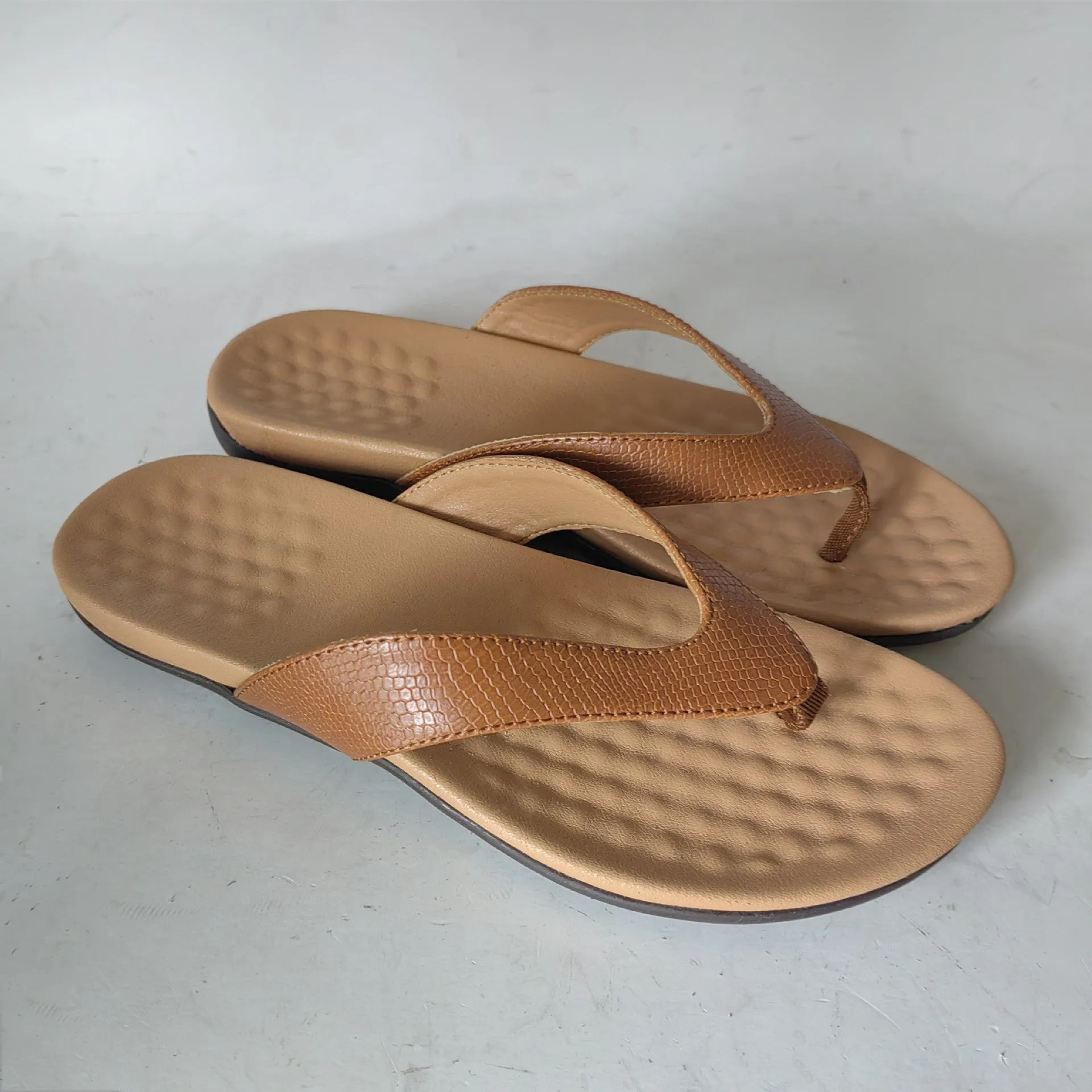 Women's casual flip flops with PU upper, rubber sole, overfoot strap, in black colour