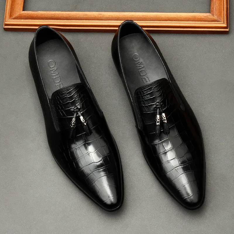 Formal men's pointed toe dress shoes in genuine cowhide leather, black colour, low-top design with rubber sole