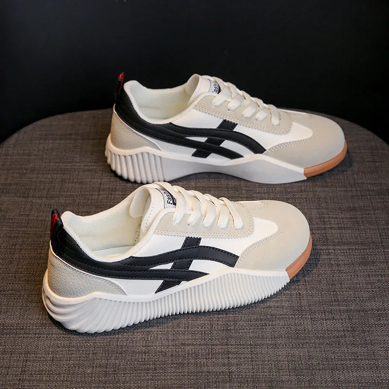 Breathable casual skateboard shoes in Beige Black, artificial PU upper with lace-up closure and rubber sole