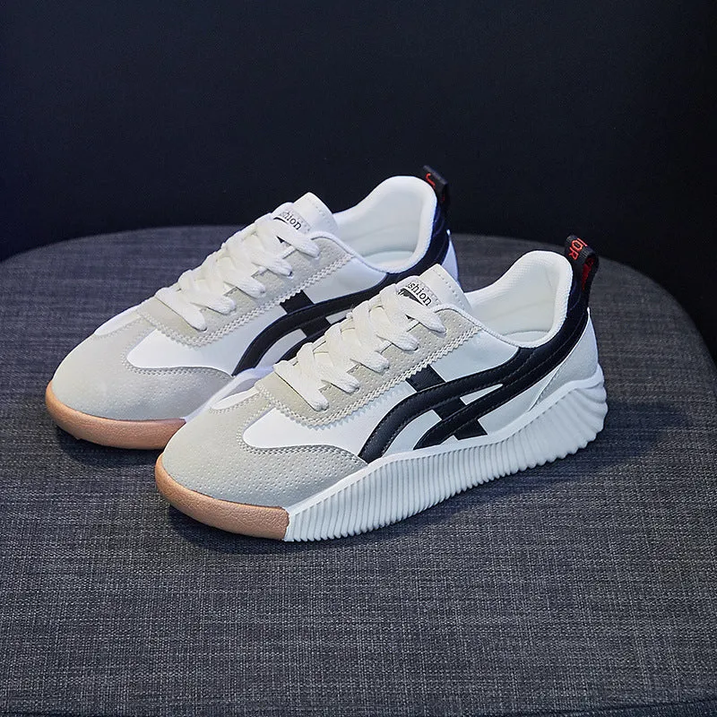 Breathable casual skateboard shoes in Beige Black, artificial PU upper with lace-up closure and rubber sole