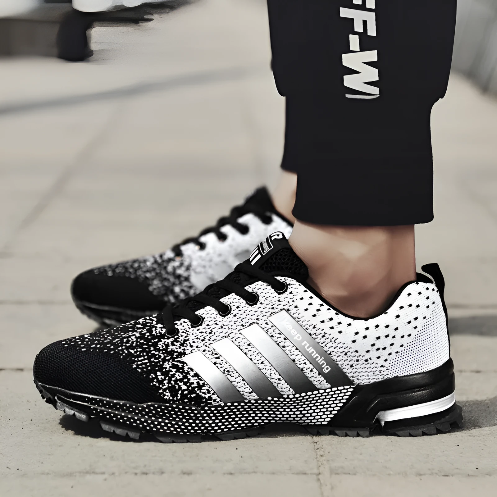 Men's sports casual shoes with fly woven upper and ventilation technology on hard ground