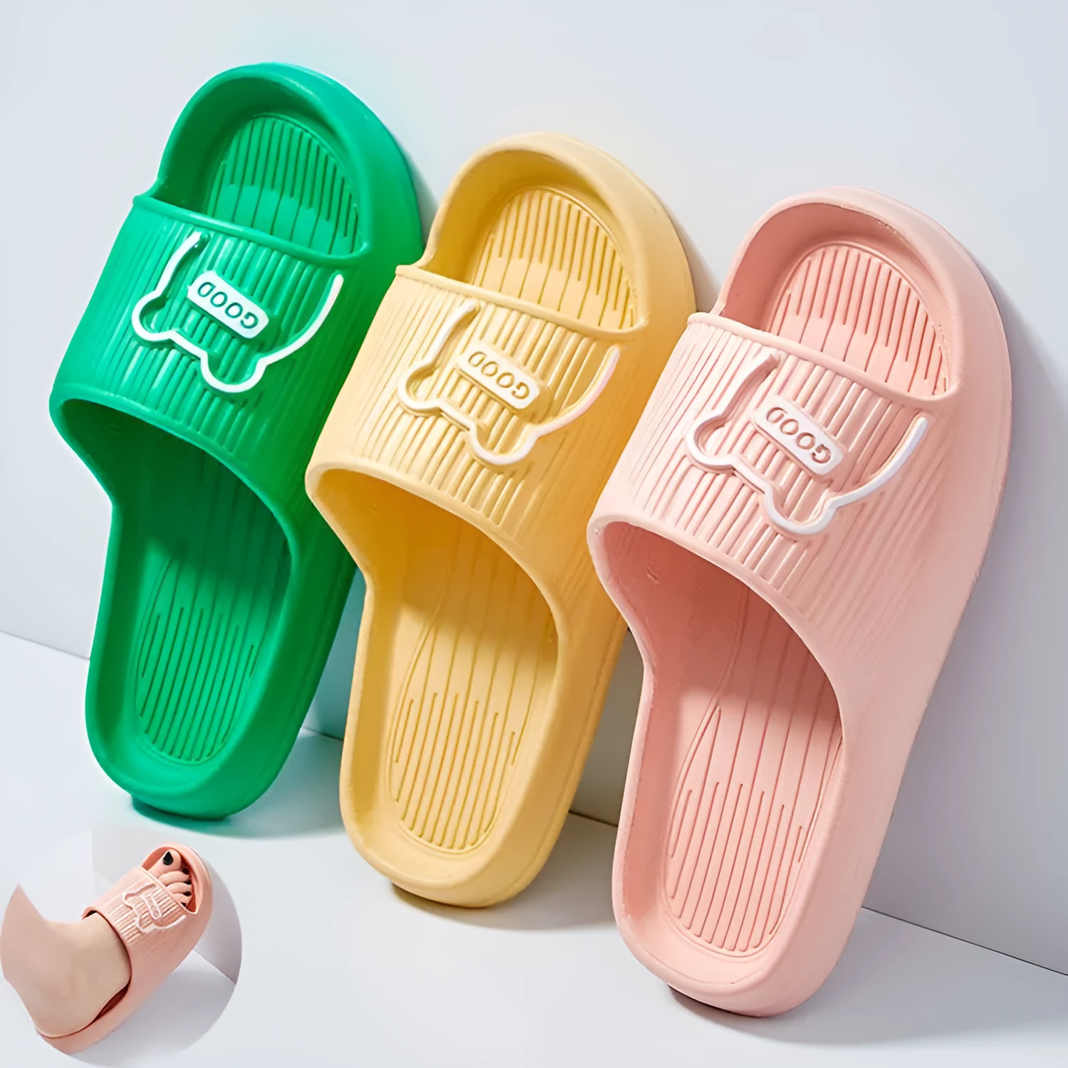 Cartoon bear EVA slippers in lemon yellow, open toe, non-slip sole, for bathroom house use