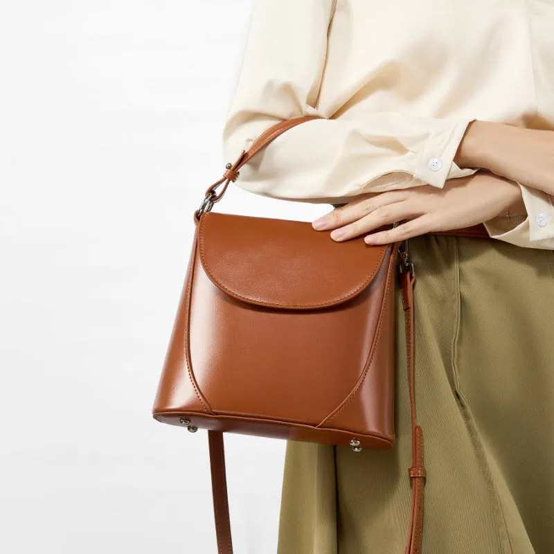 Genuine leather square shoulder bag 22x10x20 cm in beige with visible sewing thread detail and single shoulder strap