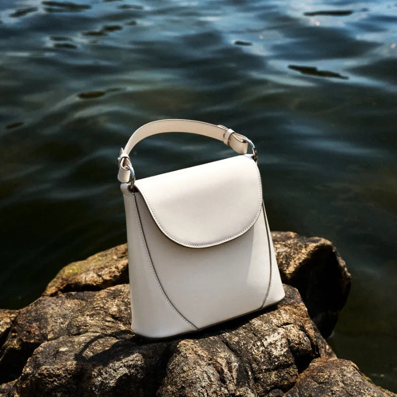 Genuine leather square shoulder bag 22x10x20 cm in beige with visible sewing thread detail and single shoulder strap