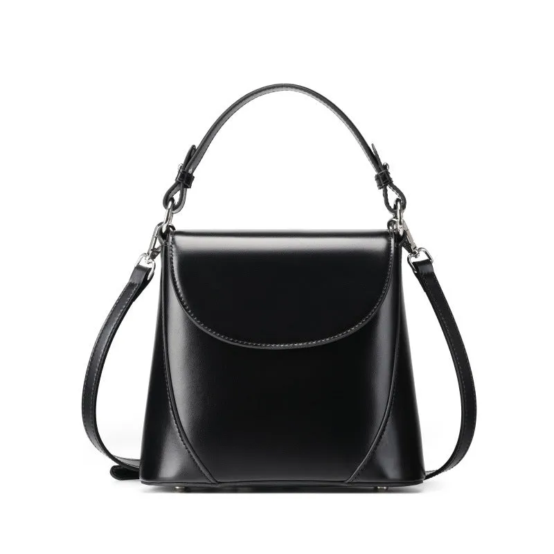 Genuine leather square shoulder bag 22x10x20 cm in beige with visible sewing thread detail and single shoulder strap