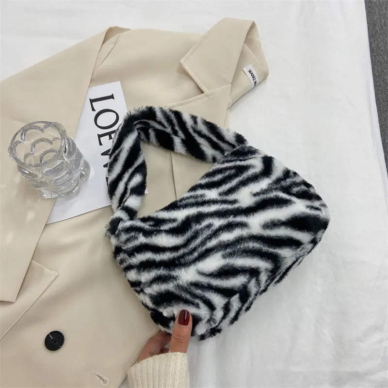 Plush shoulder bag in animal print with single strap, retro style for women