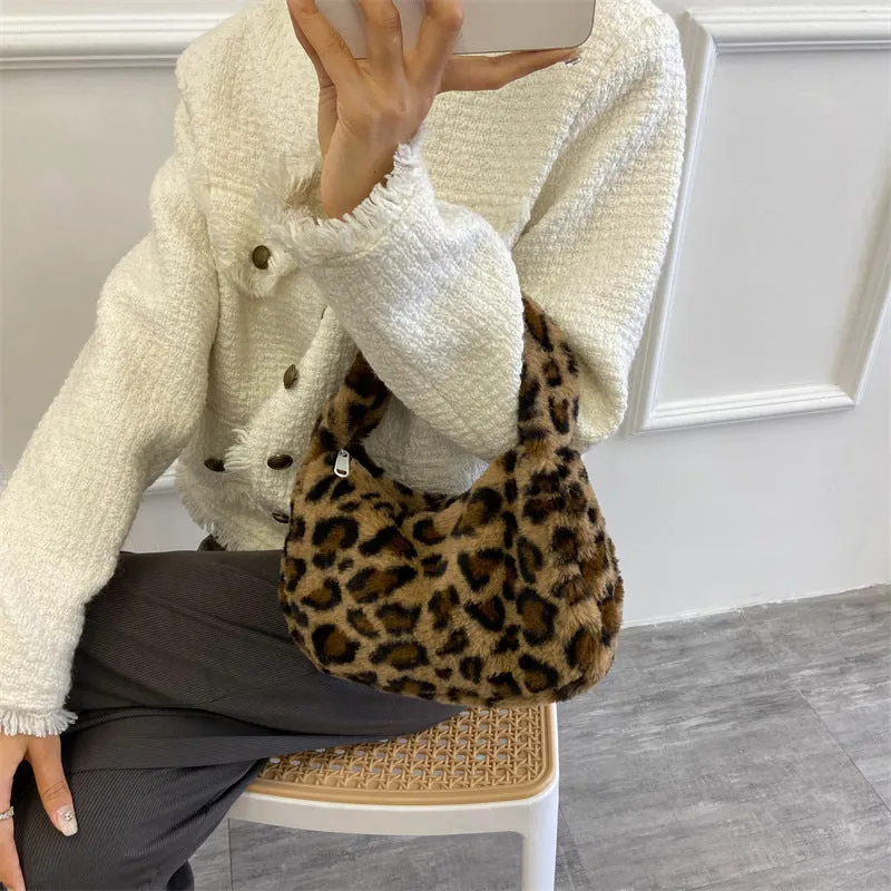 Plush shoulder bag in animal print with single strap, retro style for women
