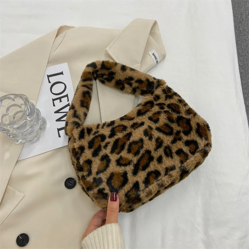 Plush shoulder bag in animal print with single strap, retro style for women