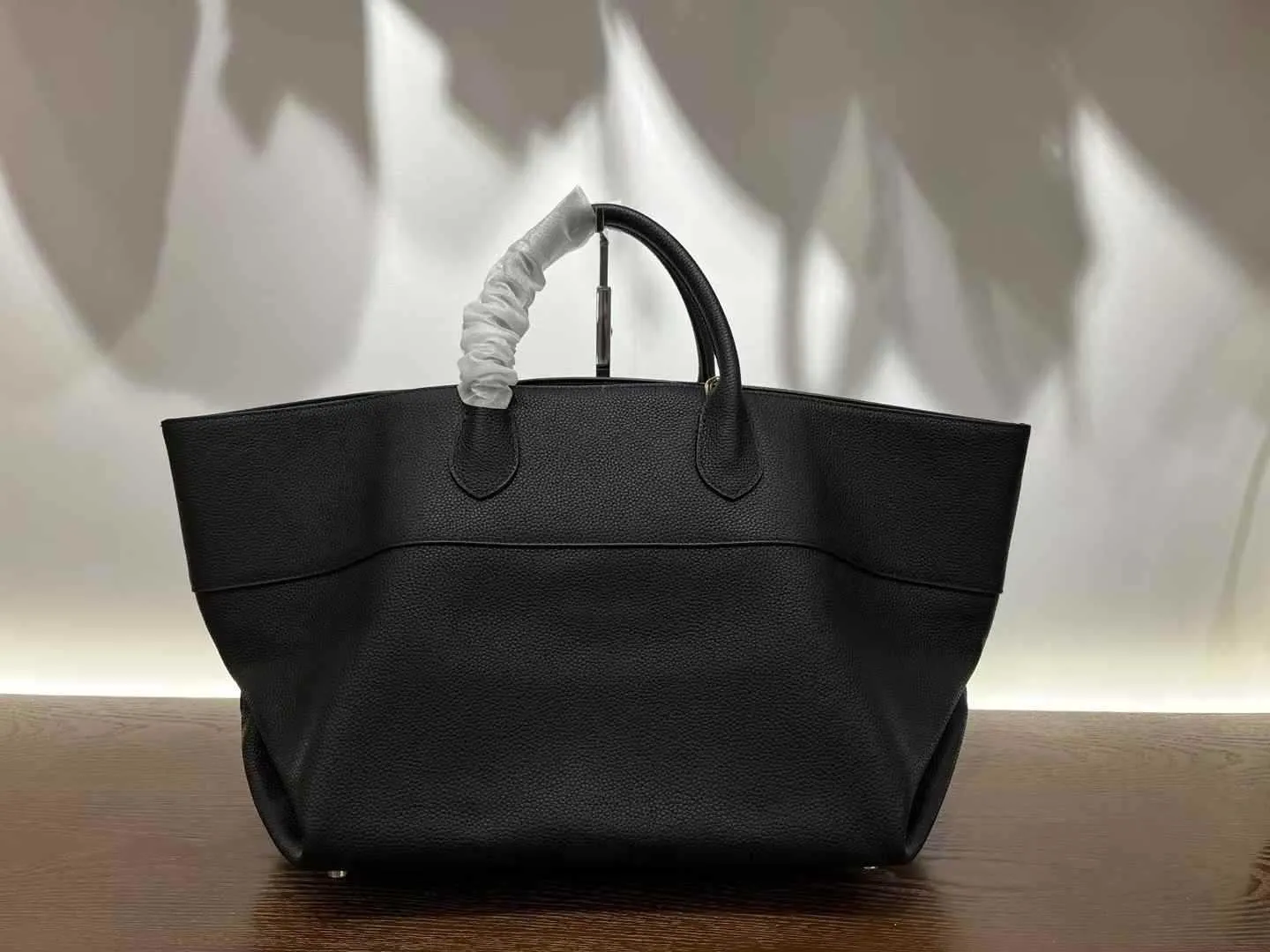Simple crossbody first layer cowhide genuine leather large capacity tote bag in Black urban simplicity style