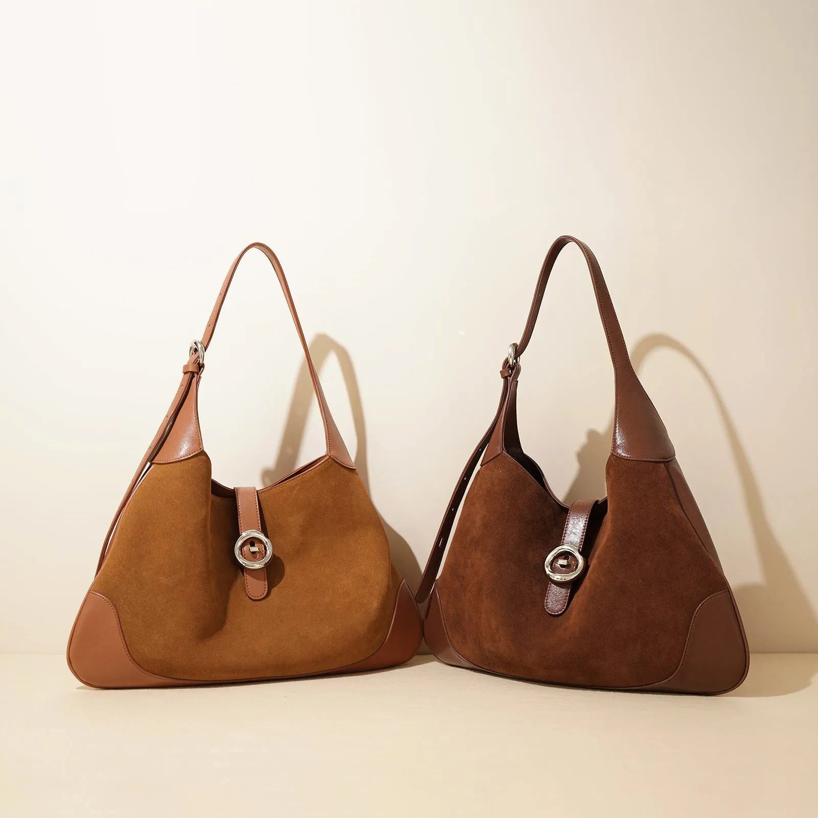 New retro commuter shoulder bag in matte cowhide with outer pocket, available in black colour