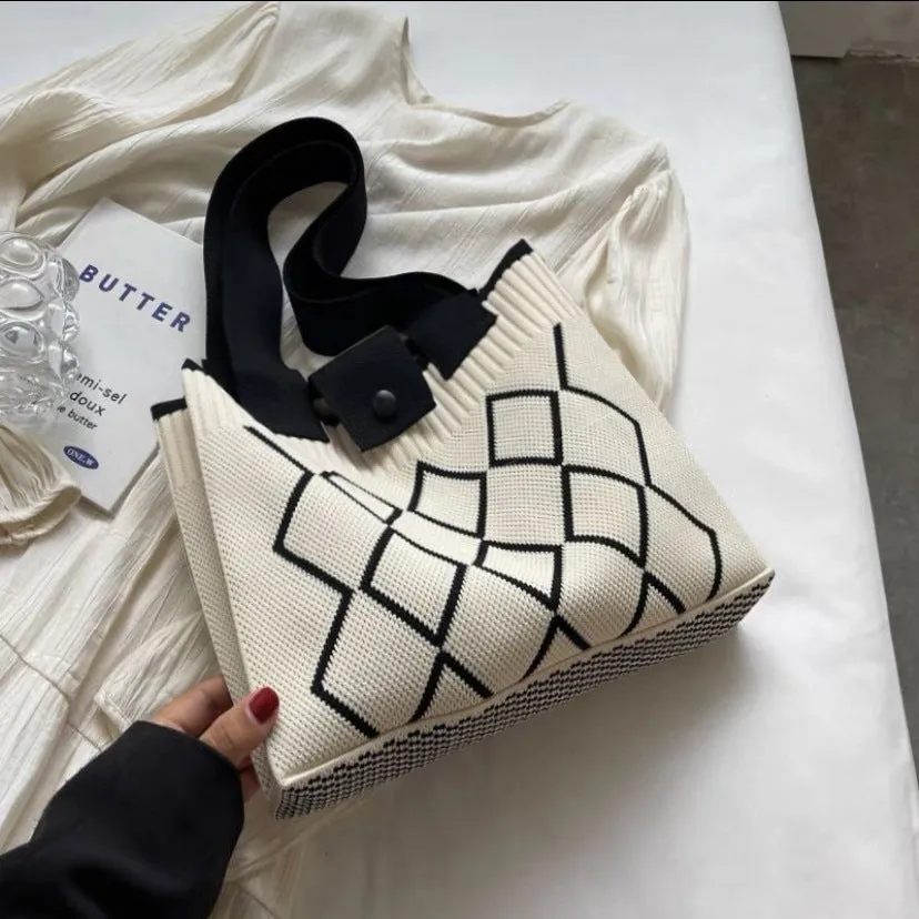 Fashion large capacity polyester tote bag with weave rhombus pattern, square vertical shape 26x29cm, available in diamond snap black colour