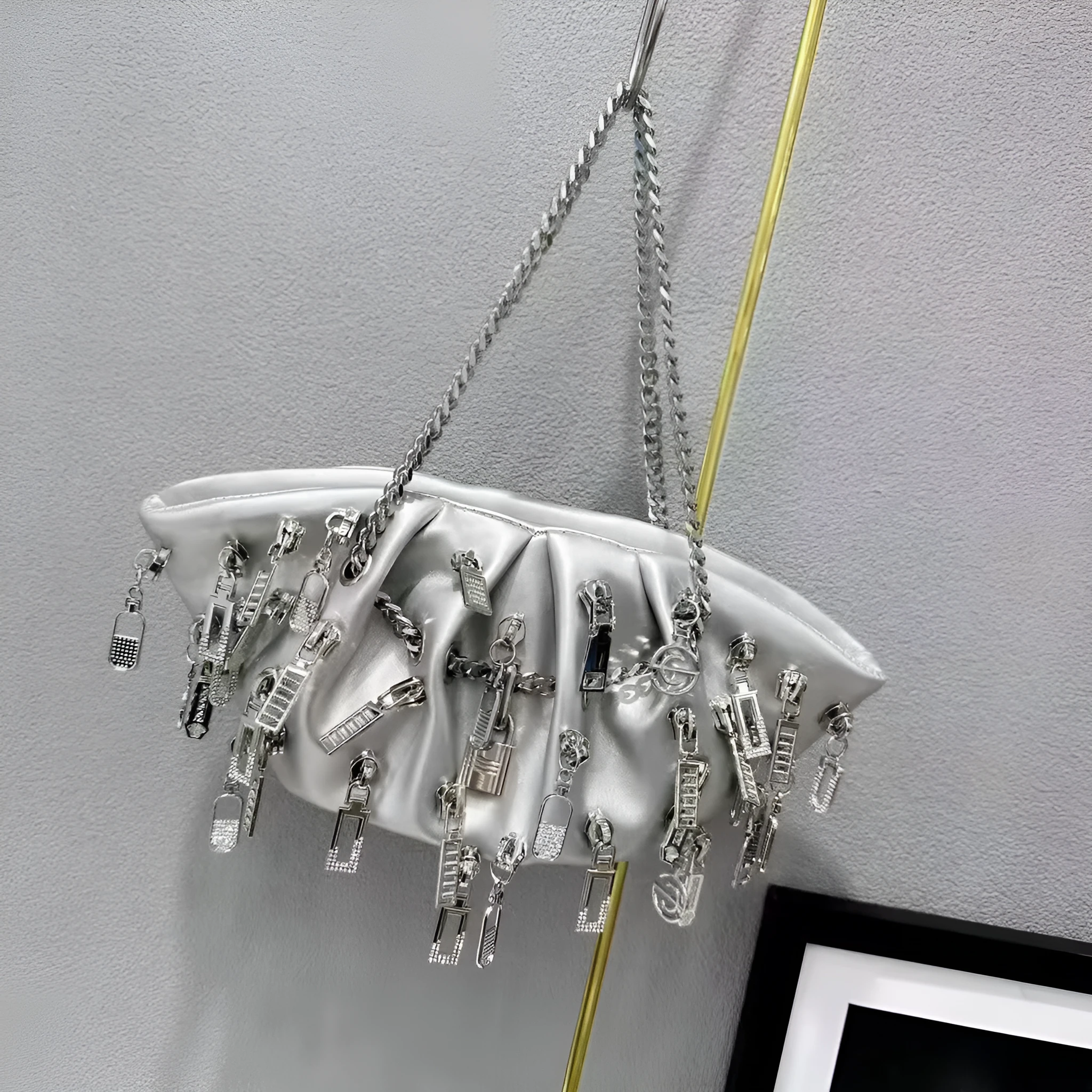 Niche chain cloud shoulder crossbody metal handbag in PU with dumbbell shape, chain and lock details, street trend style