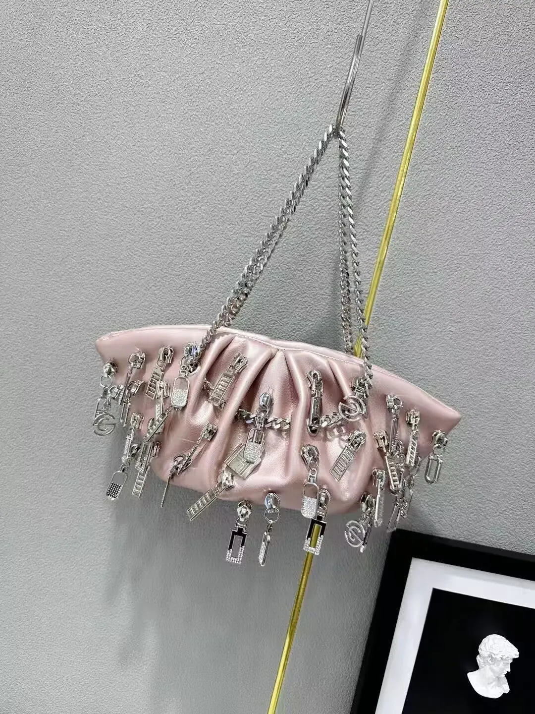 Niche chain cloud shoulder crossbody metal handbag in PU with dumbbell shape, chain and lock details, street trend style