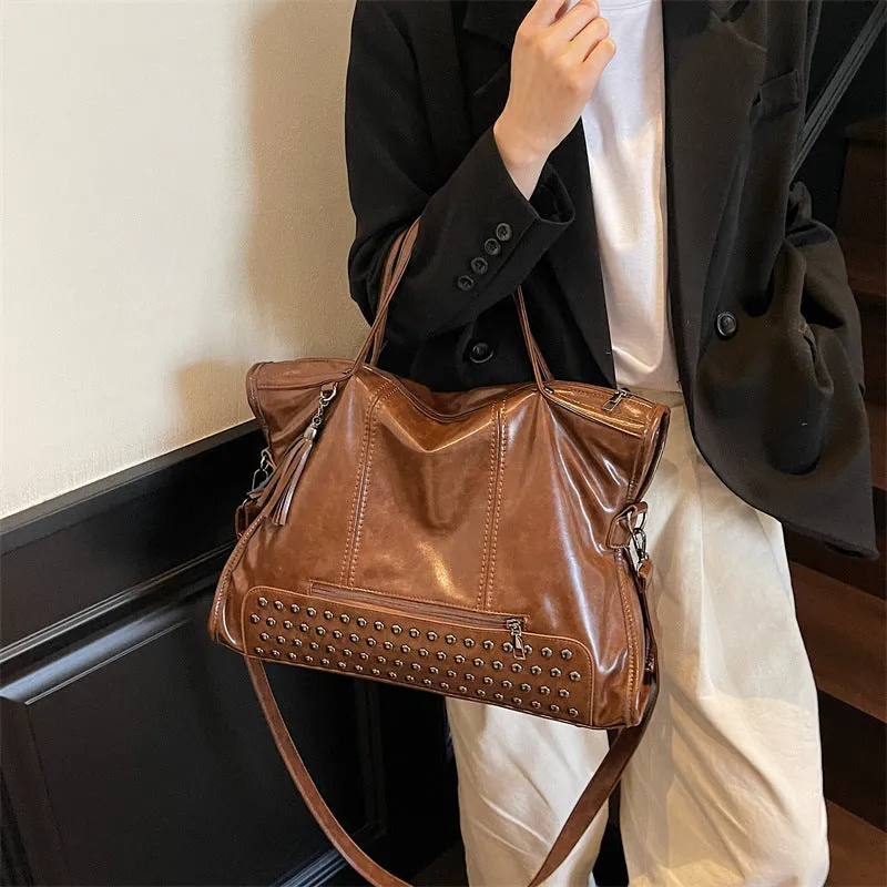 Women's messenger bag with rivet detail, large capacity, horizontal square shape, available in multiple colours