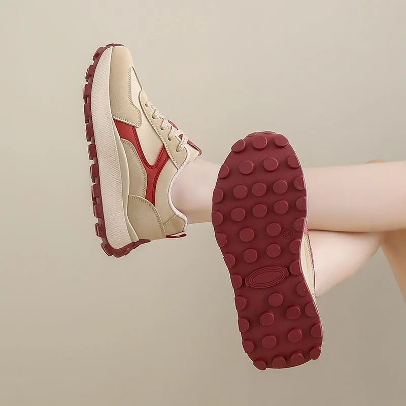 Women's low-top platform sports shoes in card black with lace-up front and rubber sole