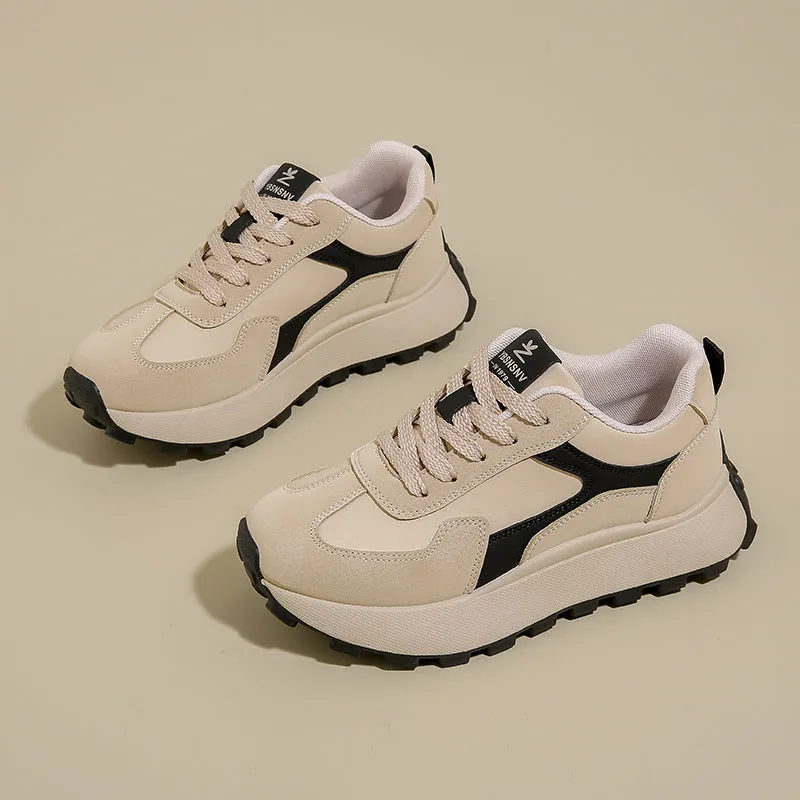 Women's low-top platform sports shoes in card black with lace-up front and rubber sole