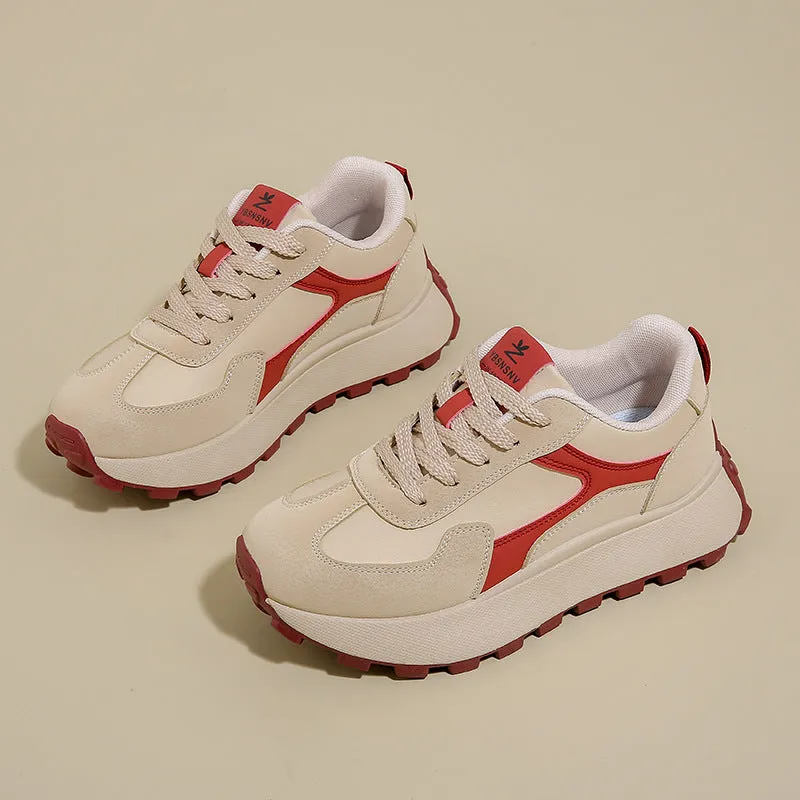 Women's low-top platform sports shoes in card black with lace-up front and rubber sole