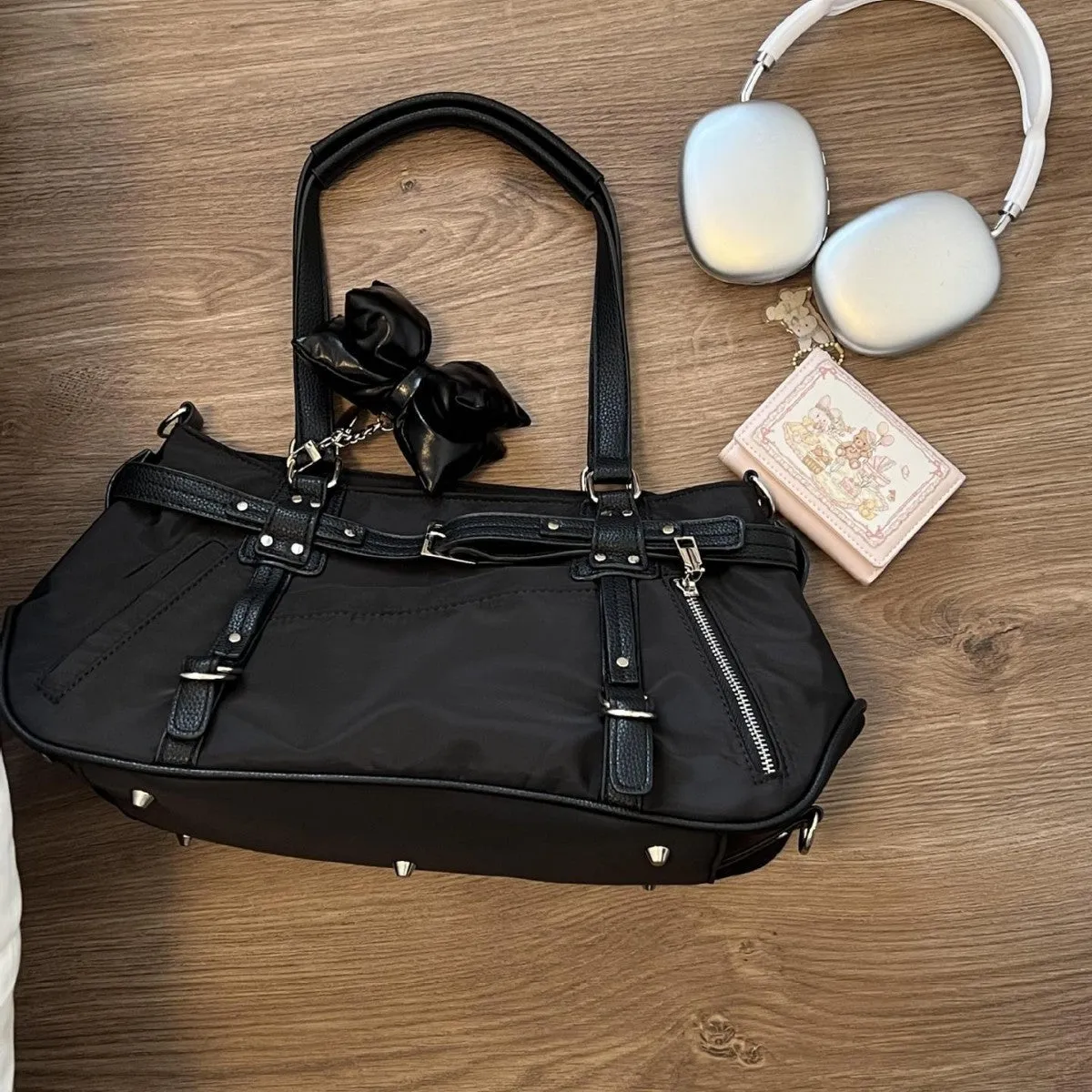 Soft PU motorcycle satchel with headwind texture, underarm design, horizontal square shape in black colour